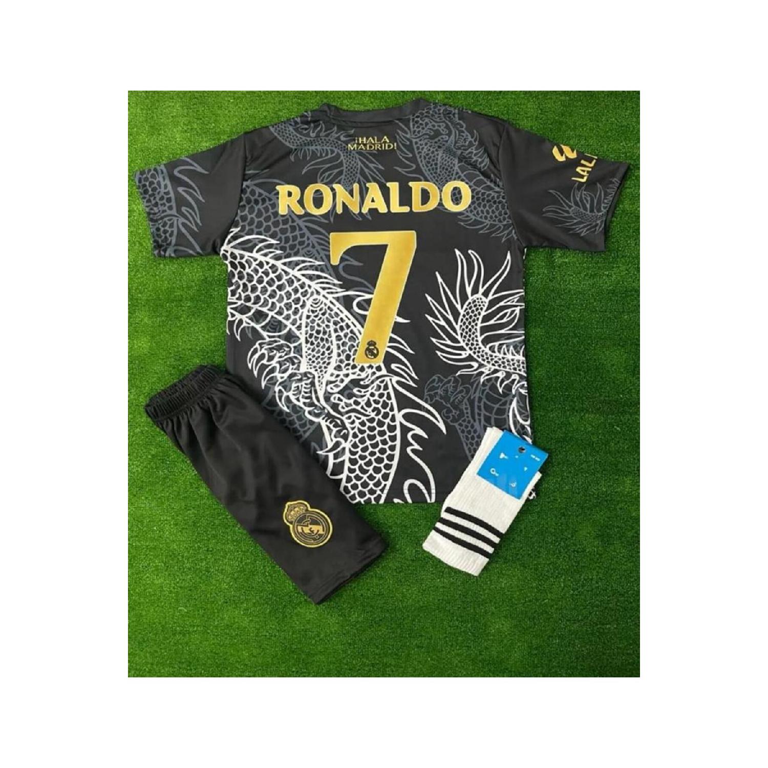 

Комплект из 3 детских трикотажных изделий нового сезона Real Madrid 2023/2024 со специальной концепцией и рисунком дракона