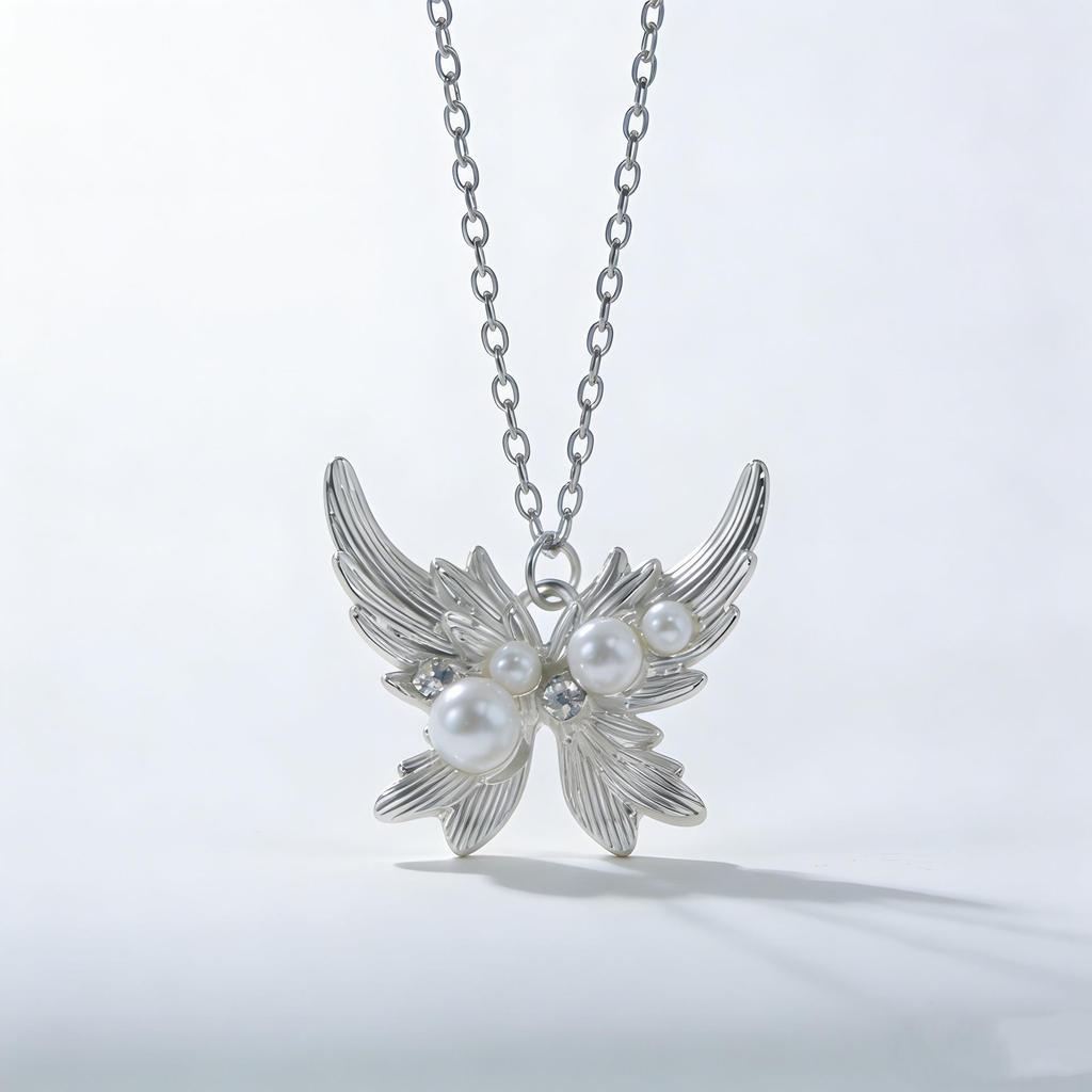 Butterfly Pearl Choker Necklace with Luxurious Feel