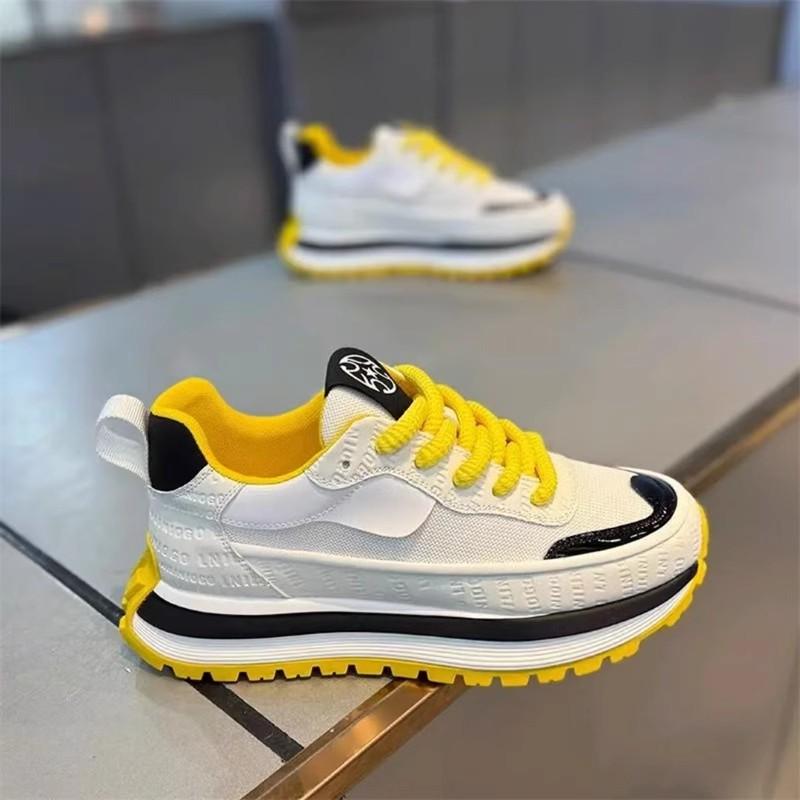 Scarpe da uomo autunnali in rete traspirante marca di tendenza senso avanzato Forrest Gump sportive da corsa casual suola spessa aumento altezza interna scarpe da papà alla moda