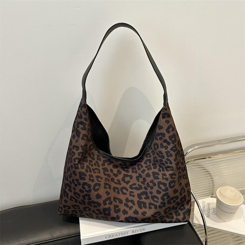 

Stylish and simple big bag women s autumn new casual and beautiful contrasting color shoulder bag personalized niche tote bag