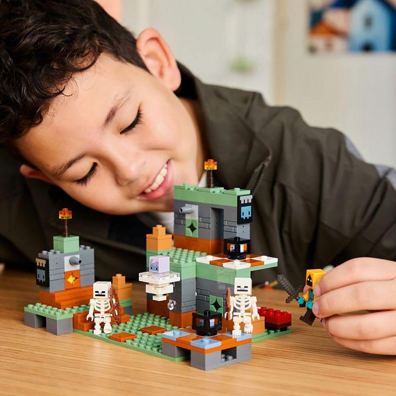 LEGO Minecraft Rettssalen