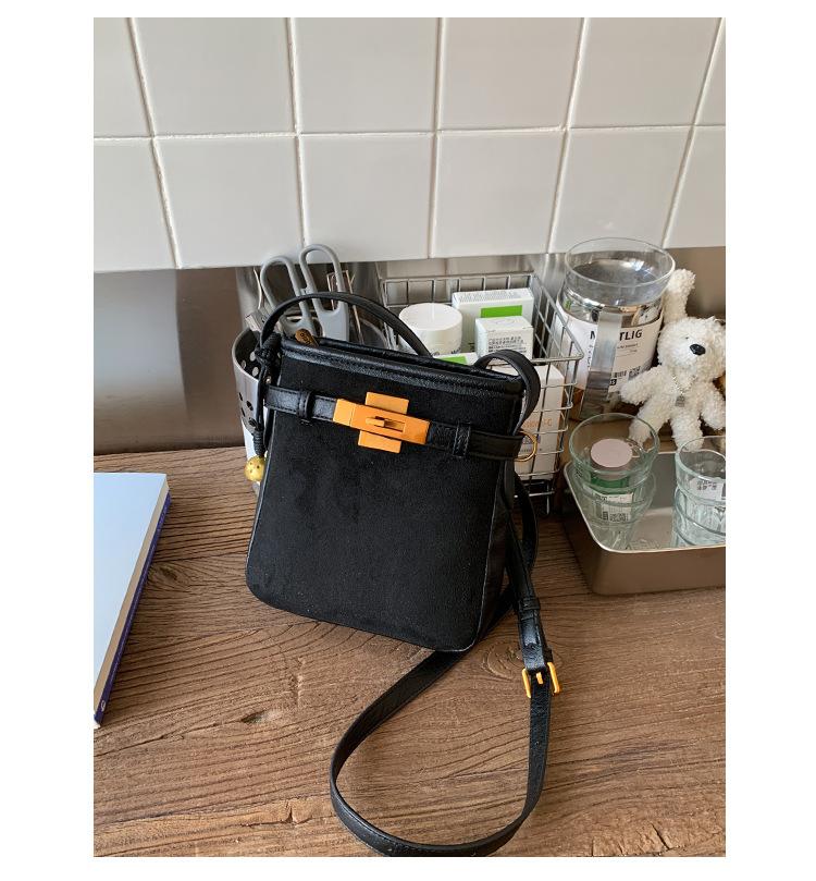 

Retro niche design mobile phone bag women s 2025 new fashion casual messenger bag foreign style popular commuter shoulder bag чорний