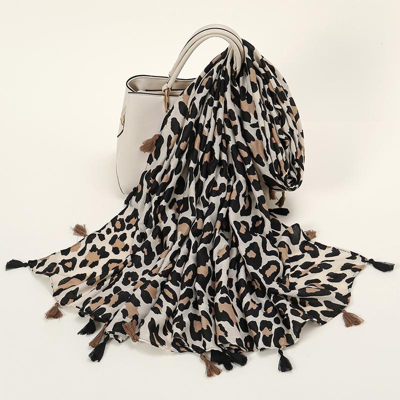 

Designer Women Scarf Leopard Print Lady Shawls Cotton Feeling Soft Oversize Hijabs Neck Headband Tassel Foulard