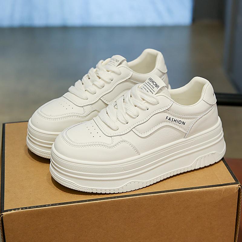 Board shoes women 2026 new spring soft soled sports board shoes high-end casual sponge cake shoes