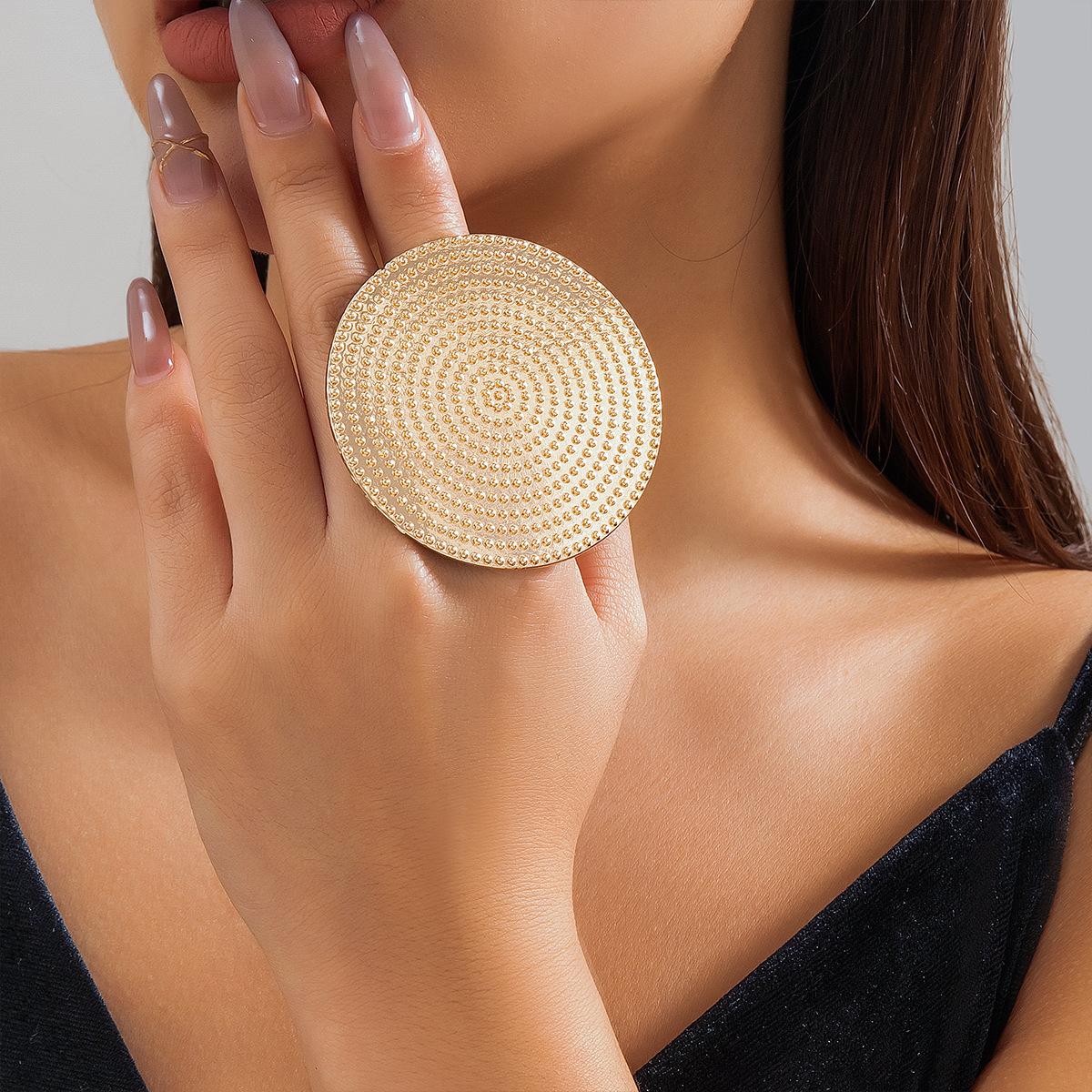 Exaggerated Fashion Geometry Metal Whorl Large Round Pendant Black Leather Rope Chain Necklace for Women Collar Chain Jewelry