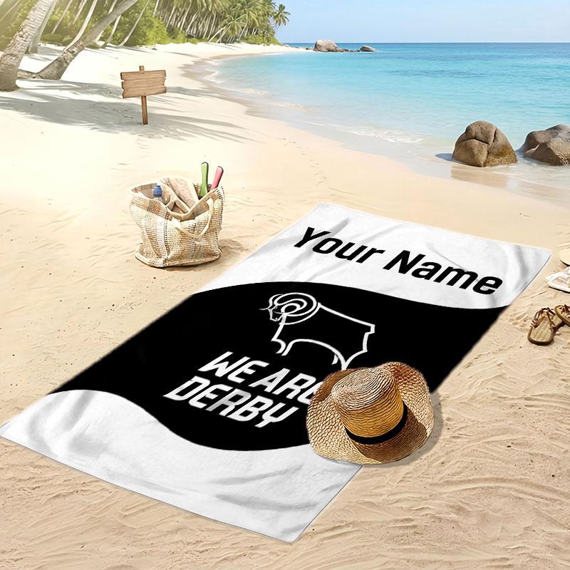 Toalla de Playa Personalizada Estampada Derby County Logo de Fútbol Apoyo Nombre Personalizado Texto Toalla Absorbente Para Deporte Viaje Regalo Especial