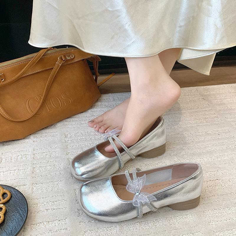 Francuskie srebrne płaskie dno kwadratowa główka Mary Jane pojedyncze buty damskie 2025 lato nowe cyrkoniowy kokarda ze spódniczką małe skórzane buty