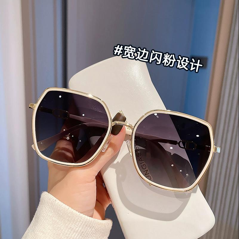 

New Luxury Summer White Frame Sunglasses For Women Protect Against UV Rays Large Frame Accentuates Face Driving Sunglasses белый