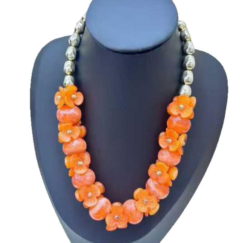 Retro Acrylic Floral Necklace: Bold European & American Design for Bridal Fashion