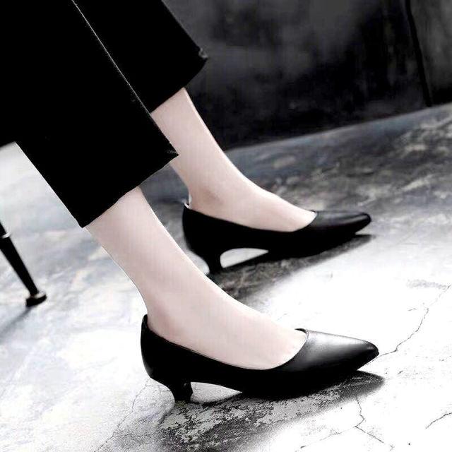 Tacones altos negros tacón delgado de mujer Zapatos individuales  puntiagudos huecos Sexy Baotou Button Water Drill Sandalias comprar a buen  precio — entrega gratuita, reseñas reales con fotos — Joom
