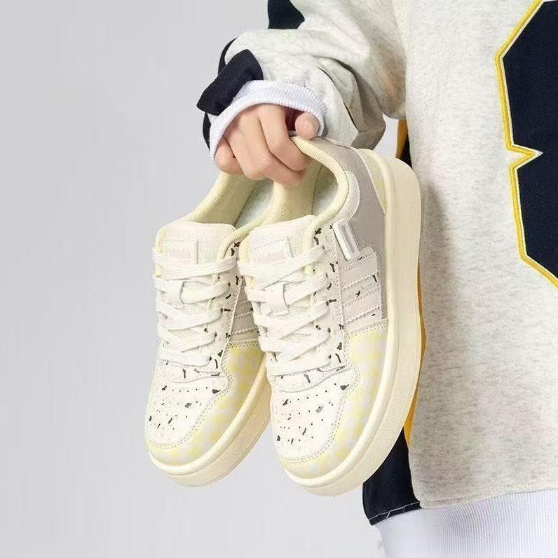 Wasteland wind niche retro color matching little white shoes women 2025 new autumn trend breathable casual versatile board shoes women