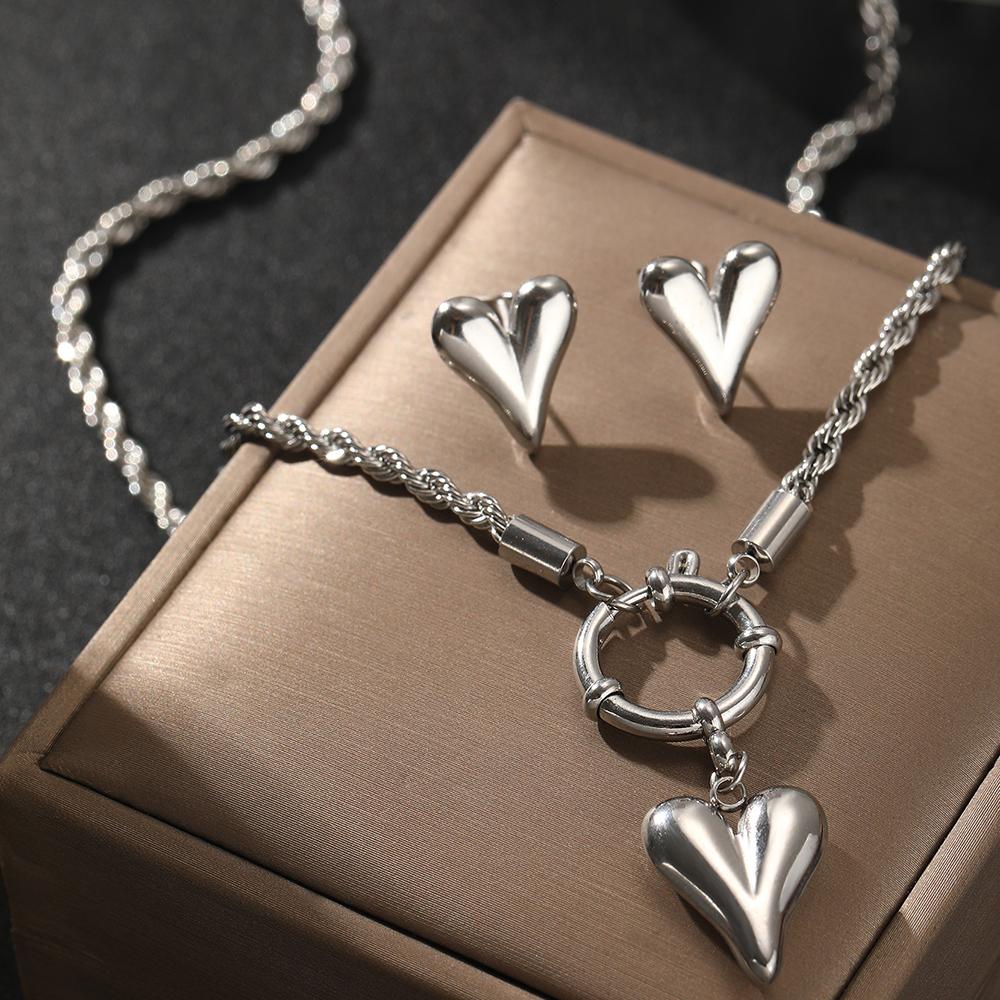 Stainless Steel Necklace Superior Feeling Delicate Twist Chain Chic Heart Pendant Gorgeous Necklace For Women Zircon Handmade