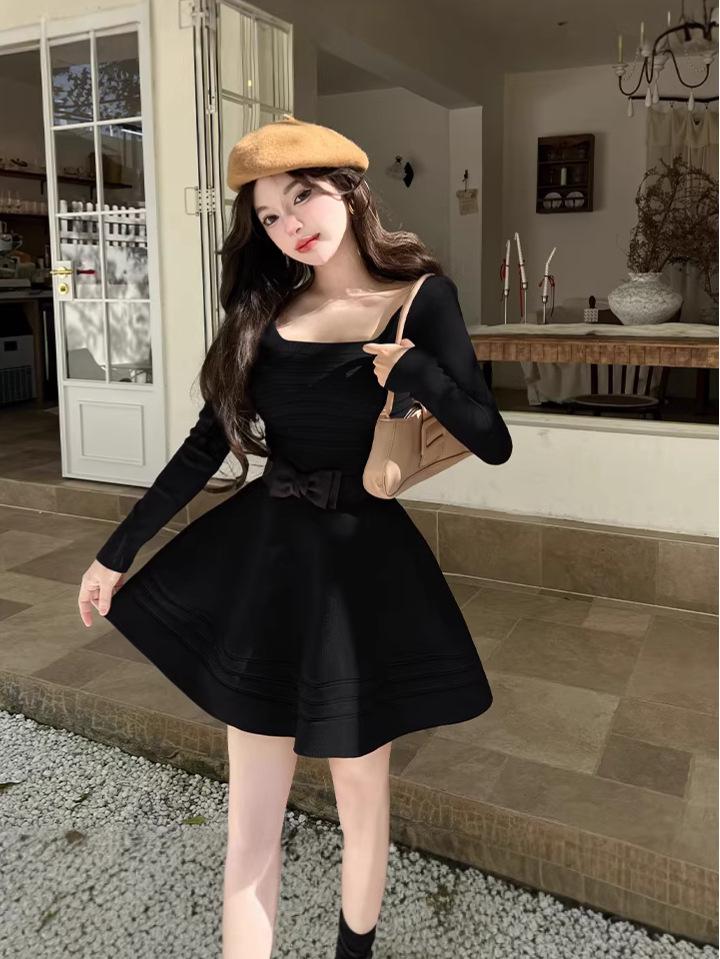 Robe élégante en maille française: Robe Automne/Hiver Coupe Ajustée avec Jupe Évasée Découpée