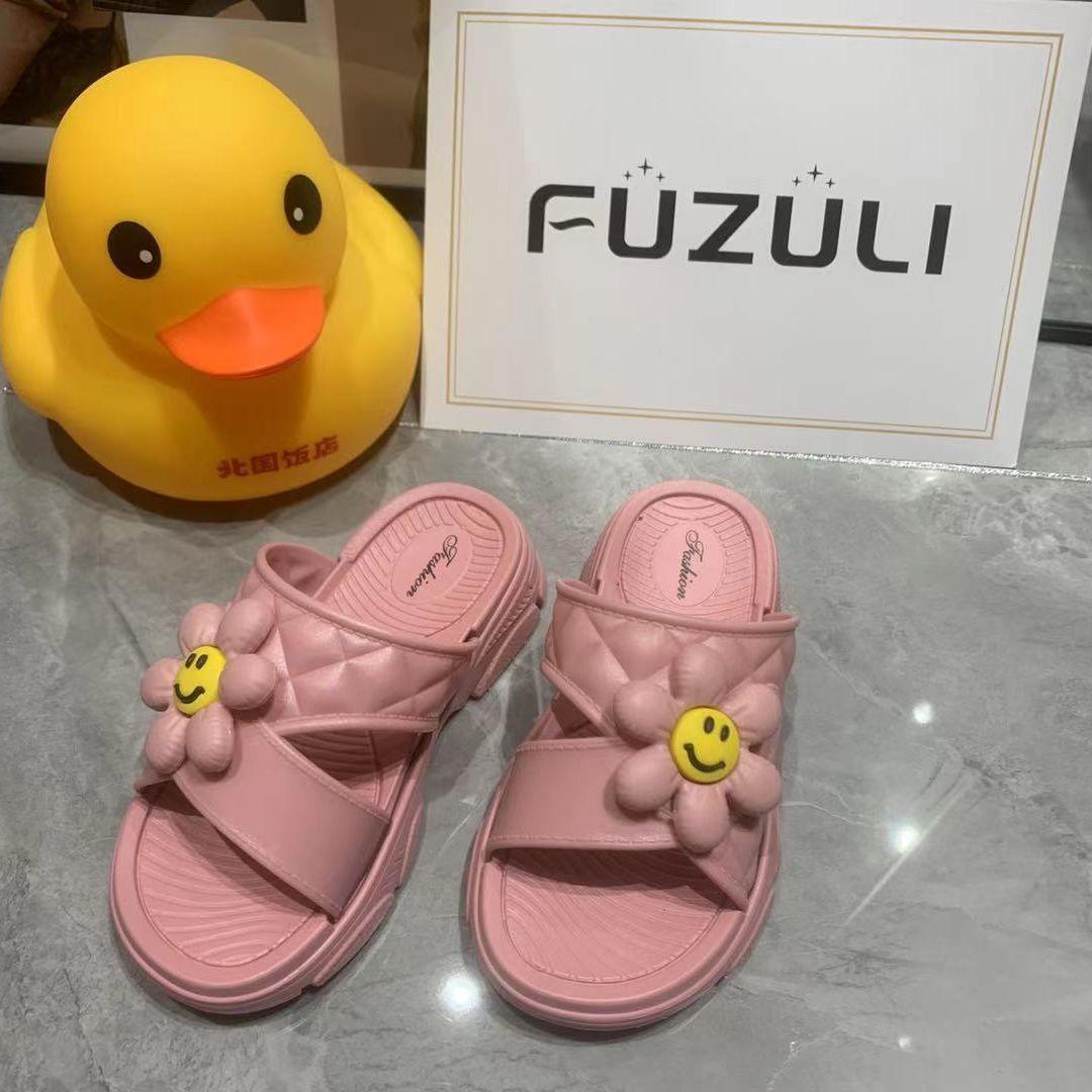 

Дитячі тапочки літні нові для хлопчиків та дівчаток, дитячі, з квіточками, милі тапочки на одне слово, домашні, кімнатні, з м якою підошвою, сандалі 30-35