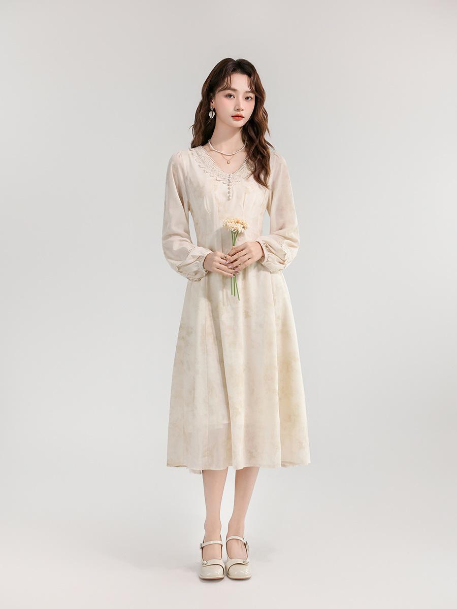 

Plus Size French Floral Spring Dress - Elegant, Flattering, and Feminine 4XL Plus
