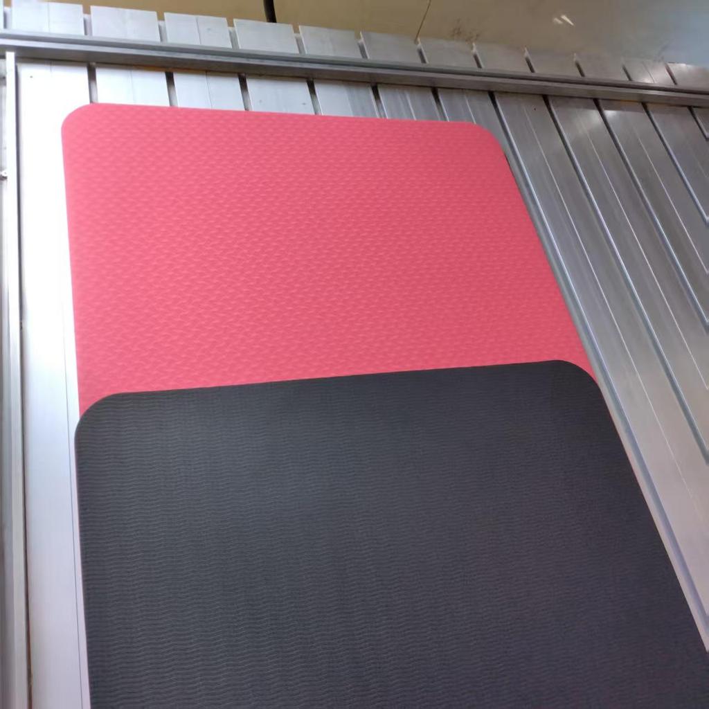 Yoga Mat with Soundproofing, Non-Slip Sports Floor Mat for Indoor Use, Includes Posture Guidance, Ideal for Jump Rope and Other Exercises