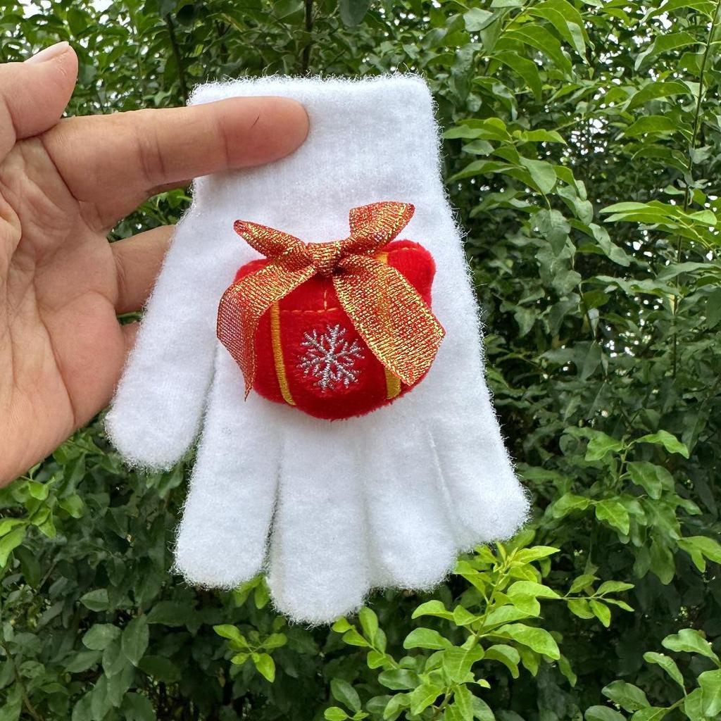Kids' 3D Cartoon Santa Gloves: Windproof Full-Finger Warmth