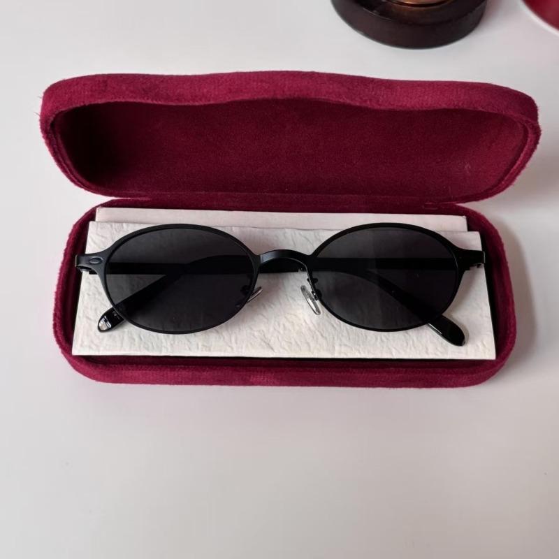 New Women Metal Small Frame Oval Sunglasses Fashion Women Brand Designer Eyeglasses UV Protection Eyewear UV400 Gafas De Sol