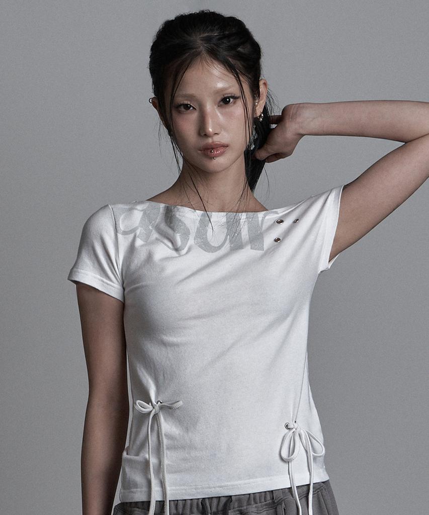 Aejeuyua Punched Asymmetrical Off-Shoulder Tee White