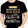 Unterschätze niemals einen alten Mann mit einem Motorrad T-Shirt Lustiges Biker Fahrer Tee