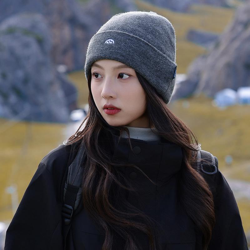 Autumn and Winter Warm Knitted Hats for Men and Women Outdoor Mountaineering and Hiking Ear Protection Pullover Hats Fashionable Commuting Woolen Hats