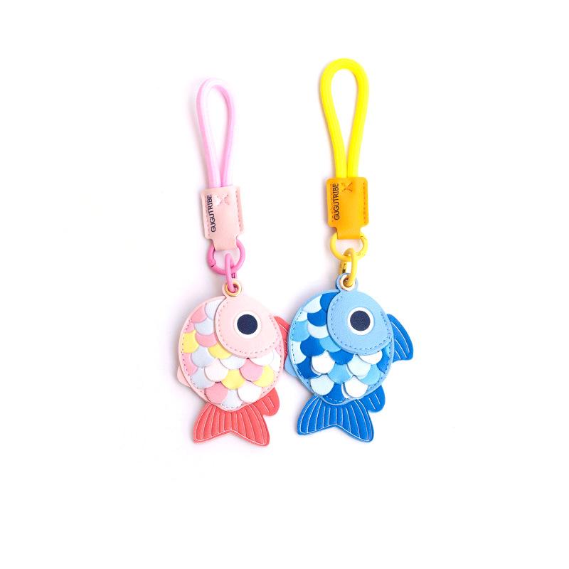 Schattige Vis Sleutelhanger: AirTag Houder & Toegangskaarthoes, Hanger & Rugzak Accessoire Cadeau