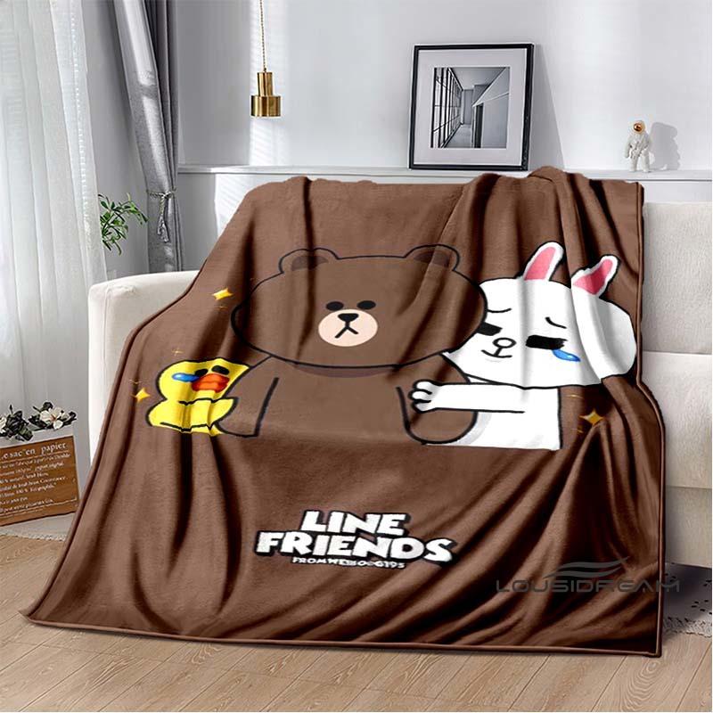 The BROWN & FRIENDS blanket is crafted from flannel material, offering a fluffy, soft, warm, and comfortable feel. Suitable