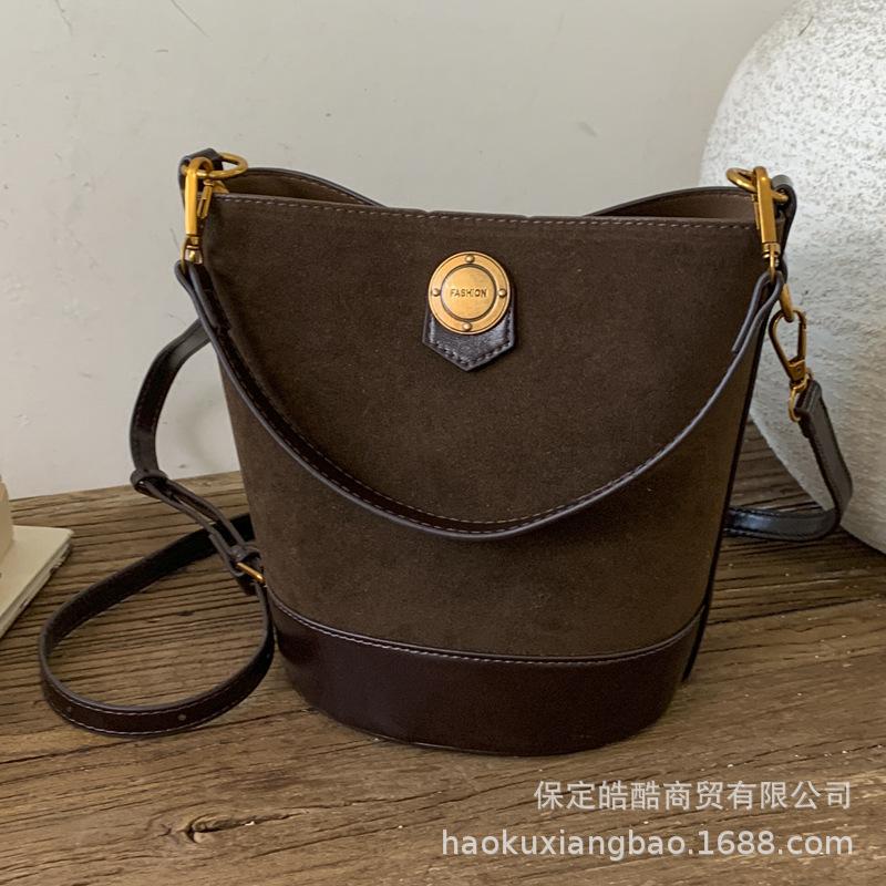 Fashion retro matte small bag women's 2025 new contrasting color versatile messenger bag exquisite super fire portable bucket bag