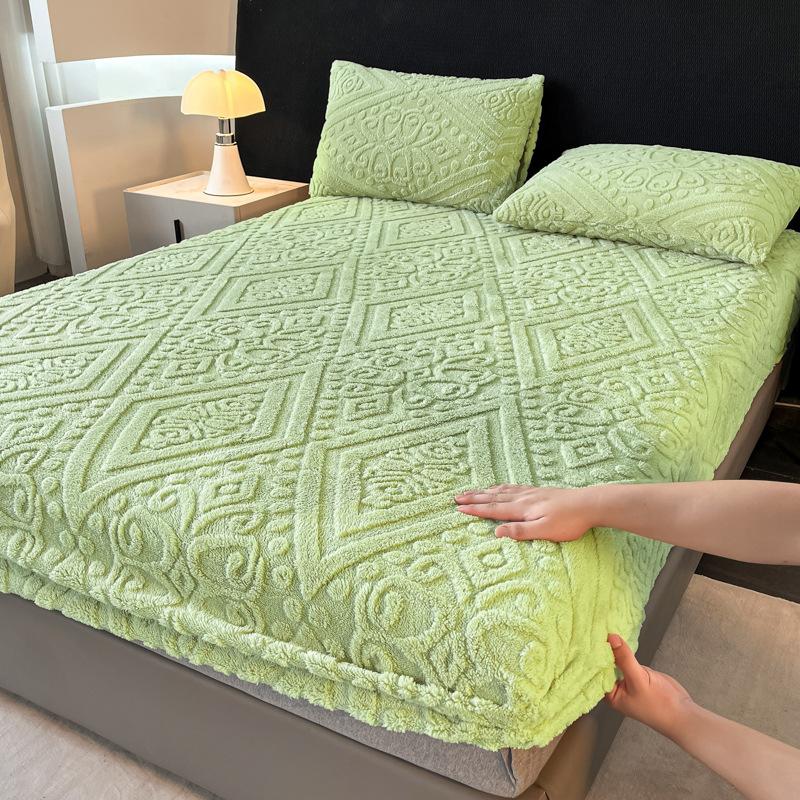 Coral Velvet Bedsheet Bedspread Milk Velvet Mattress Protective Cover Winter Plush Insulation Bedspread Single Queen King Size