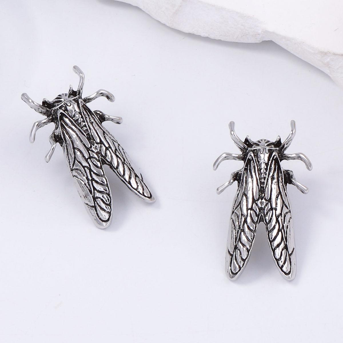 

Сплавная серьга-гвоздик с уникальным и модным дизайном и в стиле легкой роскоши универсальна для повседневных поездок женщин.