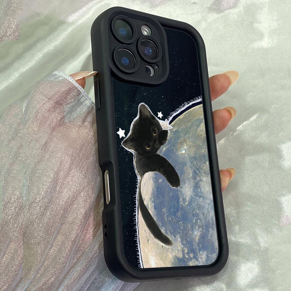 

JT123 Кошка, обнимающая луну, для iPhone 17 16 15 14 Pro Max Samsung S26 S25 S24 Ultra A17 A16 A07 A56 A06 Xiaomi 15T Redmi 15c 14c Note 13 14 Мягкий чехол из ТПУ for iPhone 5/5s чёрный