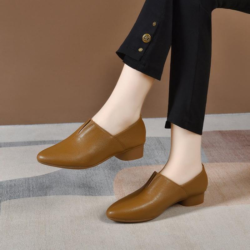 Small Soft Leather Shallow Mouth Single Shoes Autumn New Comfortable Pointed Soft Sole Versatile Women's Shoes Casual Leather Shoes