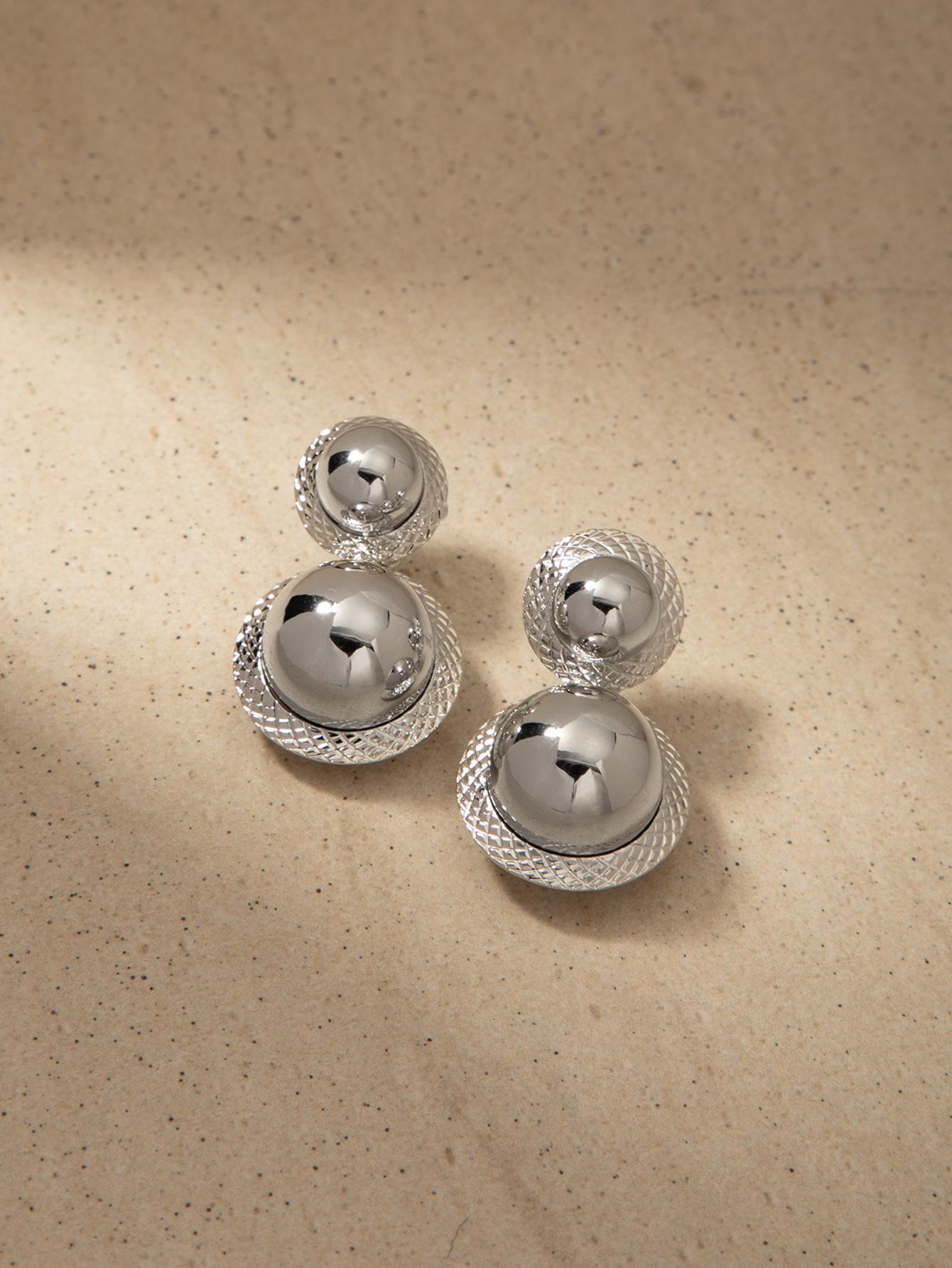 

Французский ретро легкий роскошный медный позолоченный 18-каратный золотой стиль ins дизайн геометрические квадратные шарообразные серьги простые модные серьги серьги серебряный