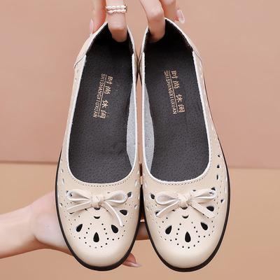 Nouvelles sandales d'été chaussures en cuir à semelle souple antidérapantes chaussures à trous pour moyen et vieillesse femmes semelle plate antidérapante creuse respirante chaussures de maman