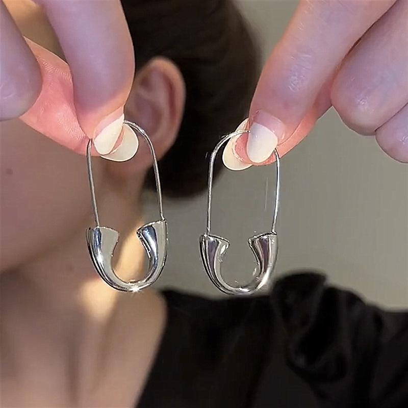 Simple oval pin earrings cold wind personalized earrings ins niche design sense earrings women