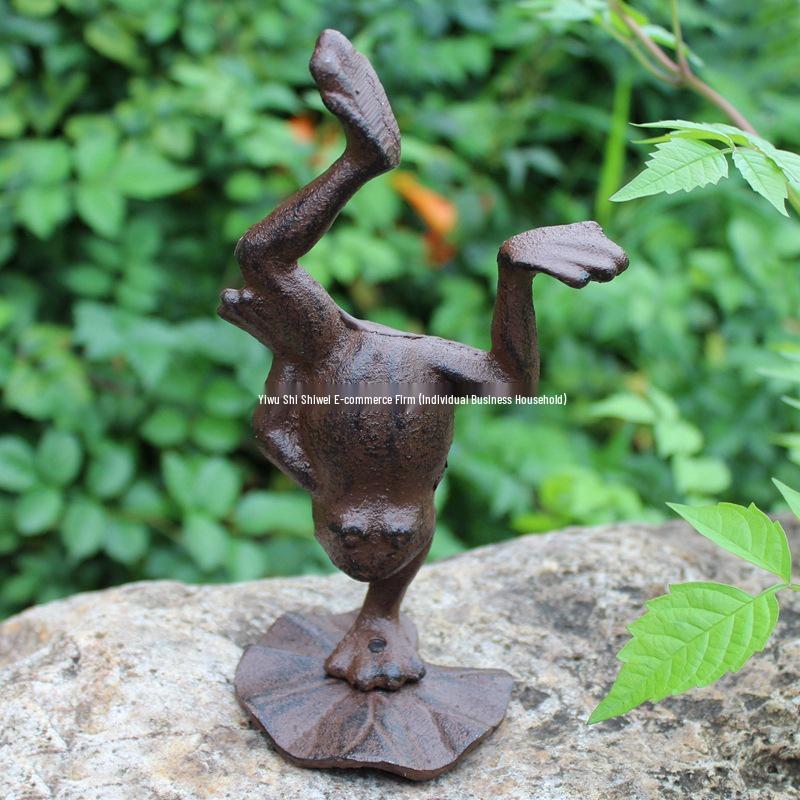 European Retro Cast Iron Yoga Frog Ornament for Home Display