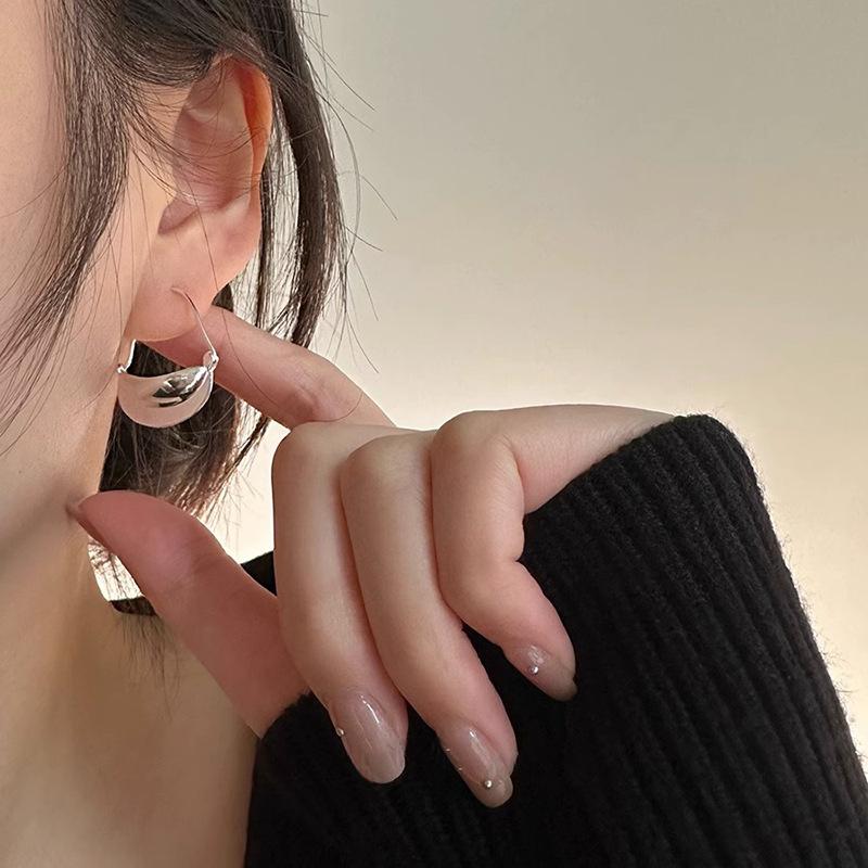 Niche Banana Boat Earrings Curved Texture INS Style Semi-circular Design Elegant Classic Jewelry Women's Trendy Gift Daily Earrings