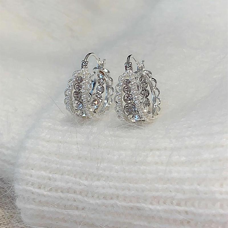 Exquisite Diamond-Accented Lace Pearl Ear Cuff Earrings