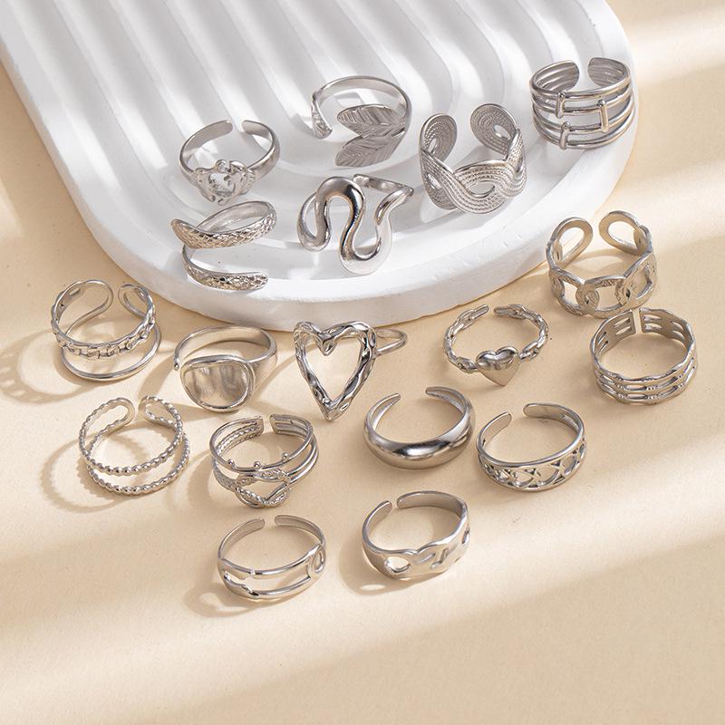 

Minimalist Irregular Heart Line Titanium Steel Ring - Non-Fading, Niche Design