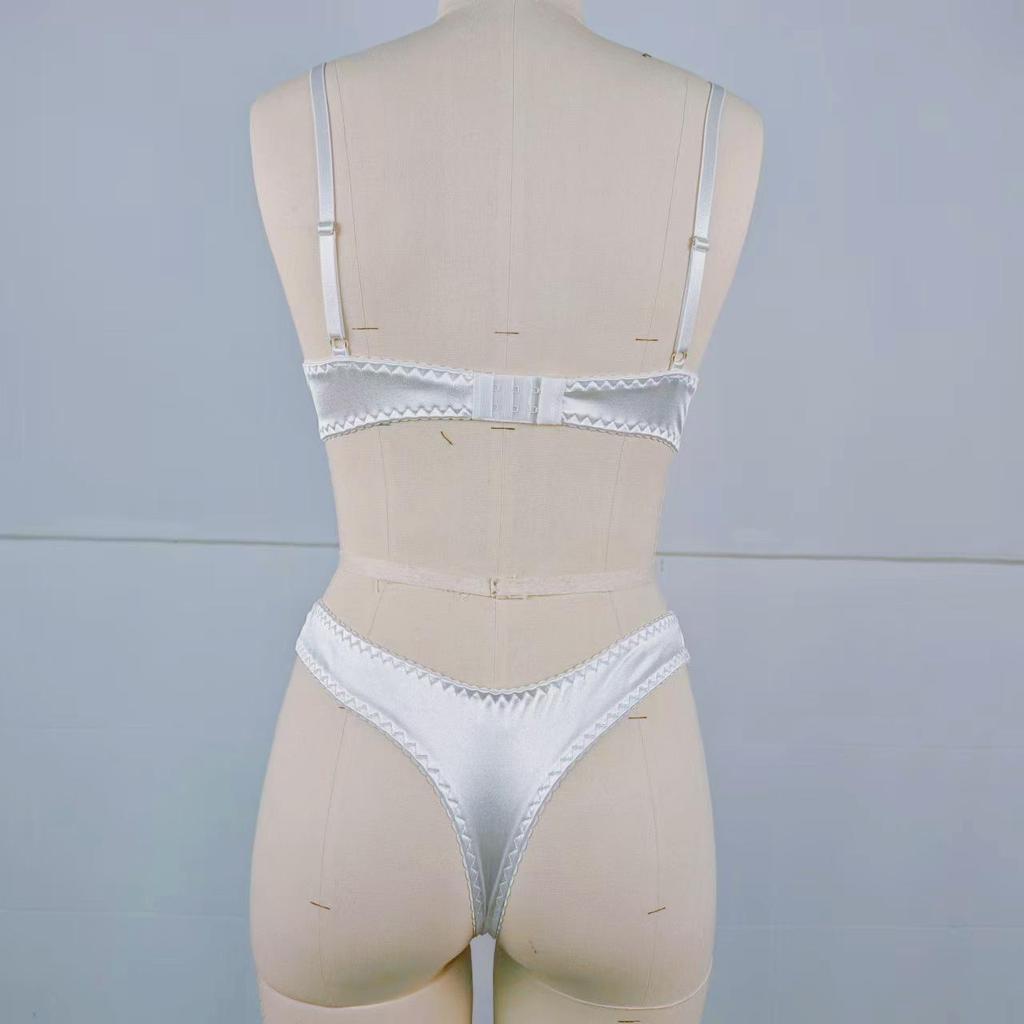 Luxuriöses Satin-BH- und Höschen-Set im französischen Stil mit Bügelstütze