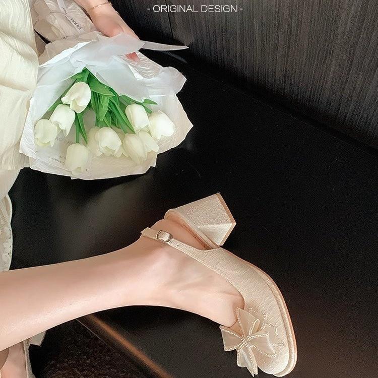 Bridal wedding shoes square head new one-word buckle with Mary Jane bow waterproof table high-heeled banquet shoes