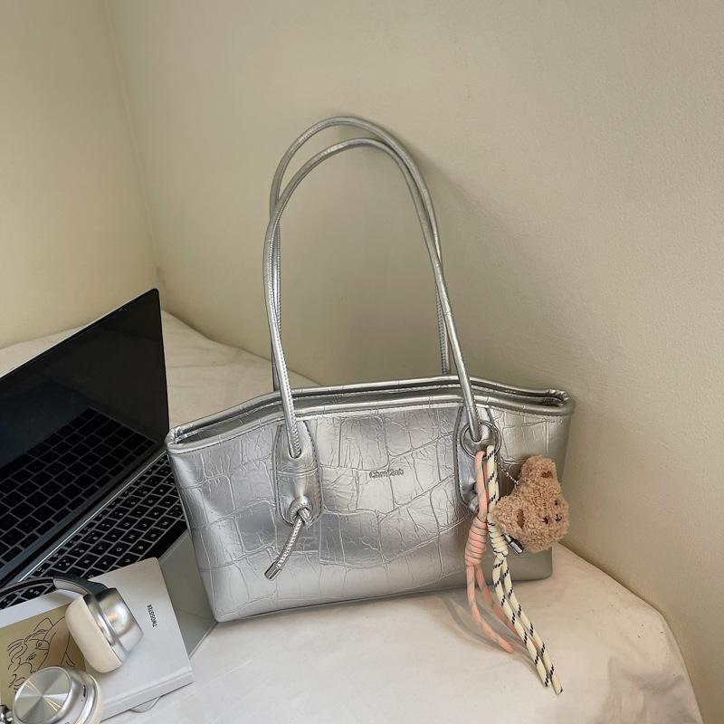 

2025 summer new fashion large-capacity bucket bag women s fashion soft leather messenger bag commuter fashion shoulder bag серебряный