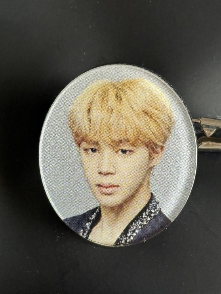 [USED] BTS Wings Tour Final Official Acrylic Badge (All Members)