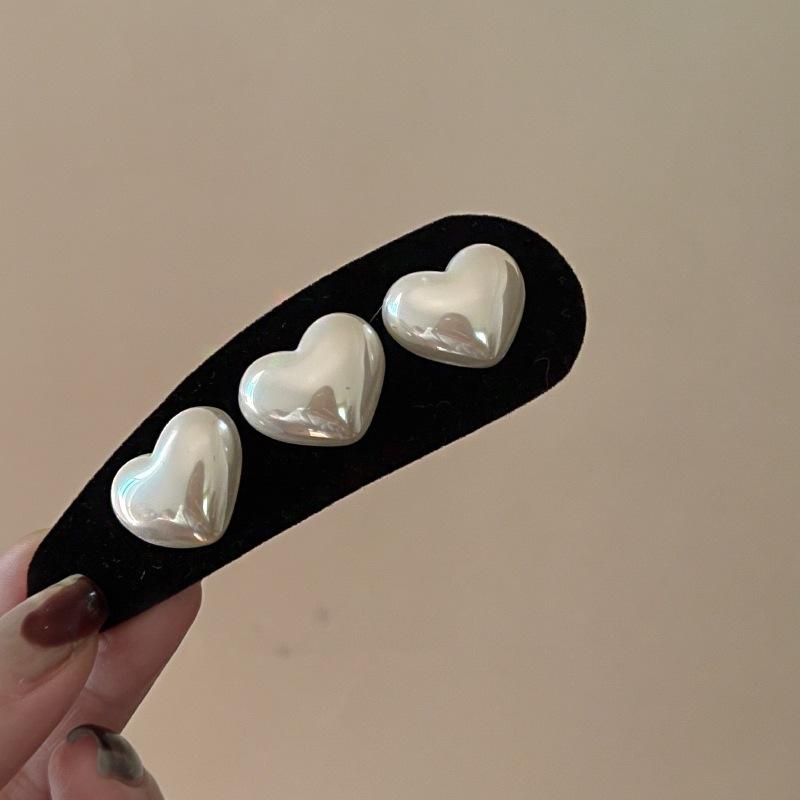 1 Stück Einfache koreanische Version Samt Perle Herzförmige Haarspange mit Retro High-End Design und Feenhaftem Temperament Randspange