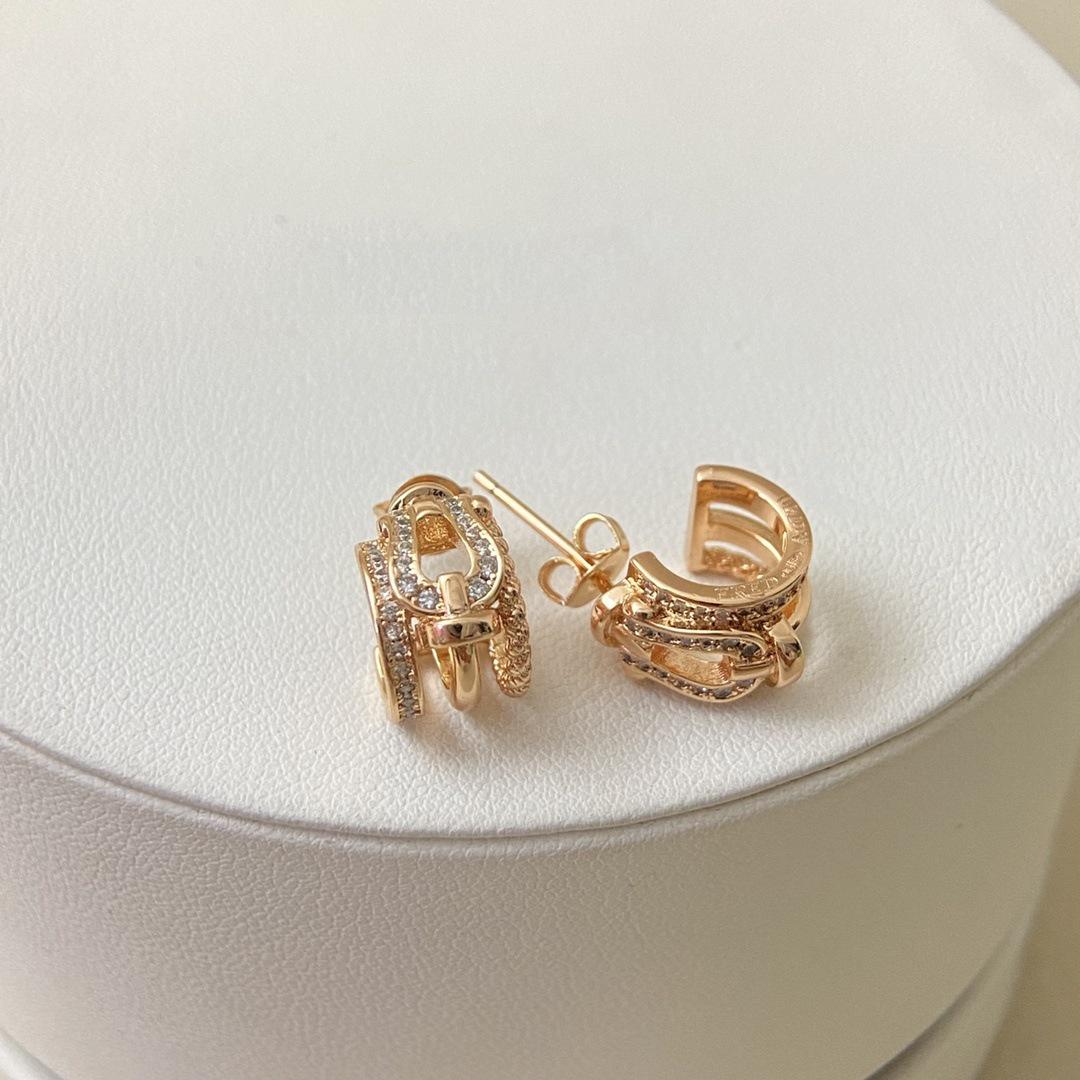 Серьги-гвоздики Seiko с подковой из розового золота с полным бриллиантовым дизайном для женщин розового золота