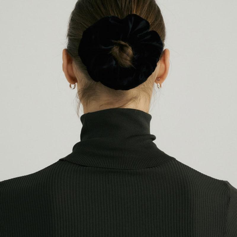 AVVINA PELLE Silk Velvet Scrunchie (M) - Black