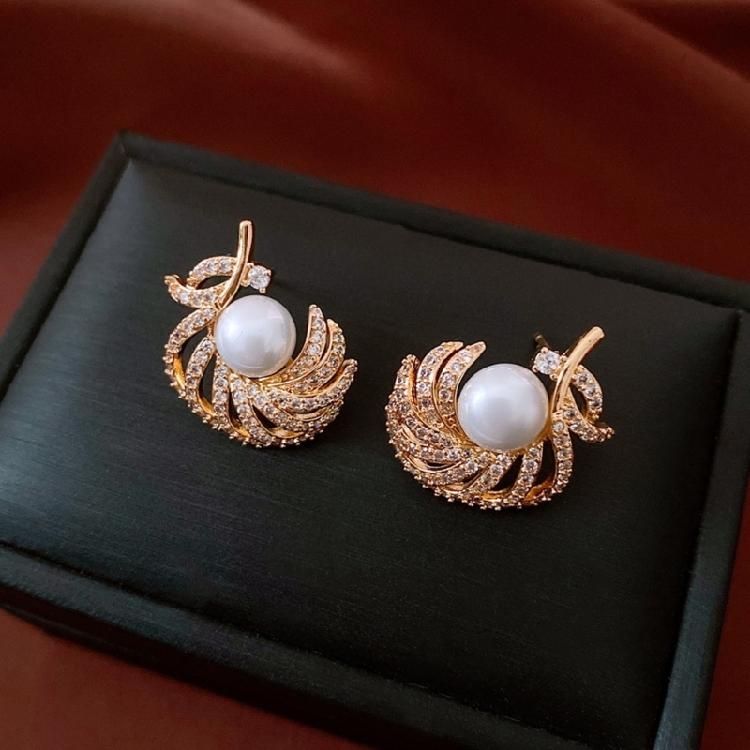 Versatile Pearls Earrings Showcasing Beautiful Freshwater Pearls and Sturdy Copper Materials for Every Stylish Outfits