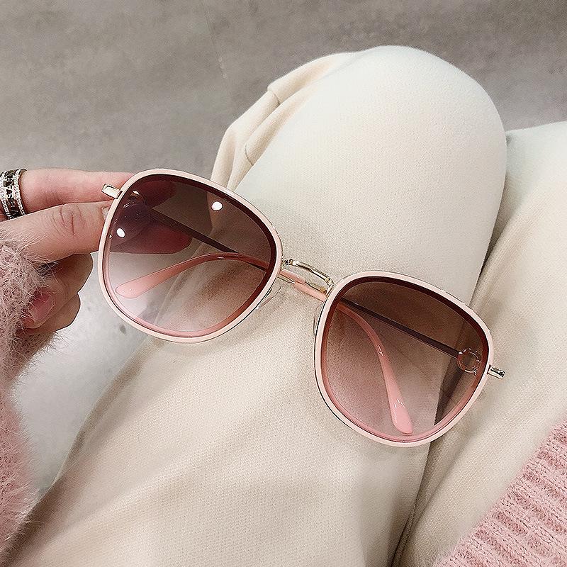 2024 Trendy Women's White Frame Retro Round Sunglasses - UV Protection, Large Lens, Beach Style