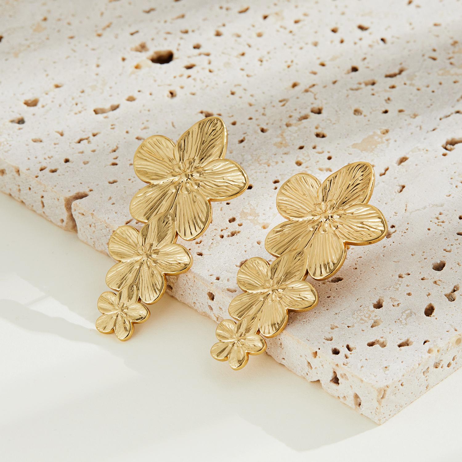 

New Trendy Stainless Steel Flower Leaf Stud Earrings For Women Waterproof Statement Metal Chunky Earring Party Jewelry Accessory