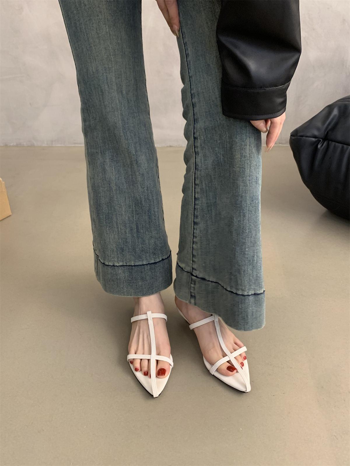 

Niche high-end simple women s slippers women s summer wear new French temperament fairy evening breeze low-heeled sandals 40